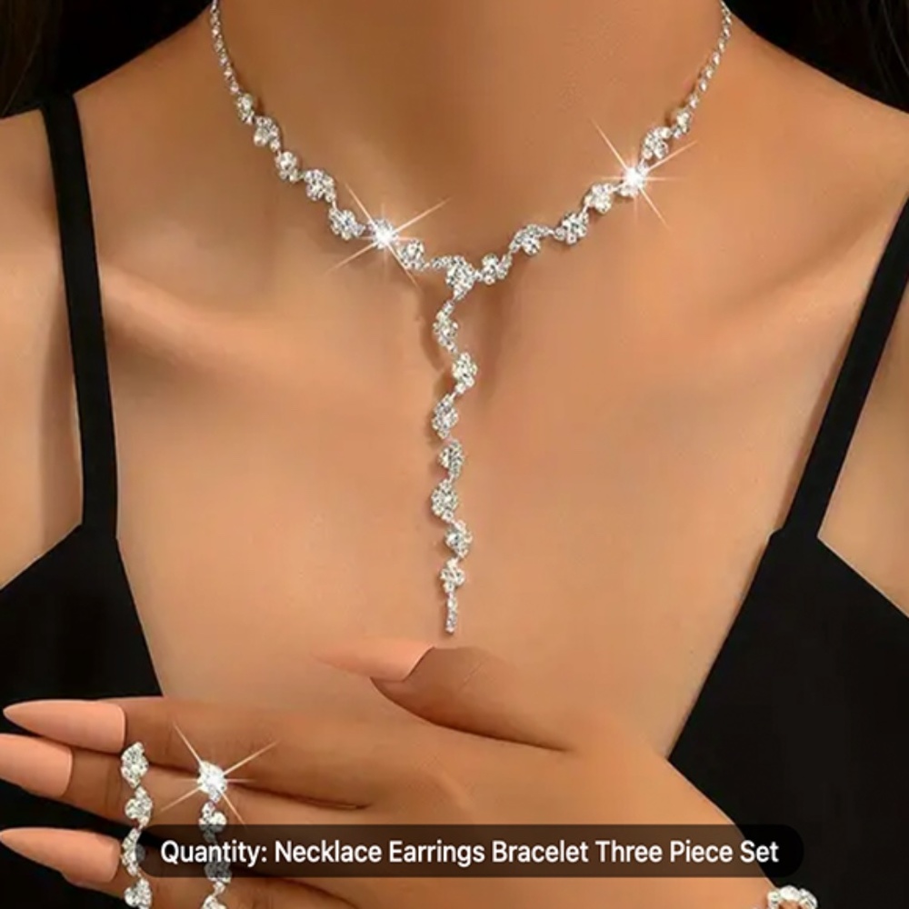 This set includes a necklace, earrings, and bracelet - Silver Plating & Zircons - Picture 2 of 8